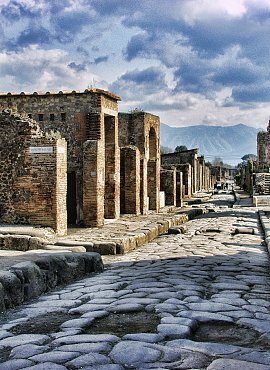 Pompeii, mt. Vesuvius and Herculaneum ❒ Tour Leader Italy