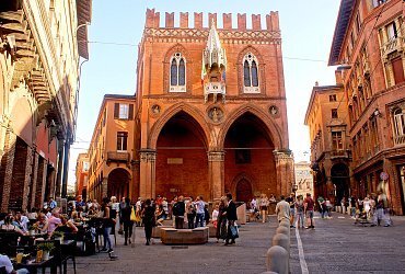 Bologna ❒ Tour Leader Italy