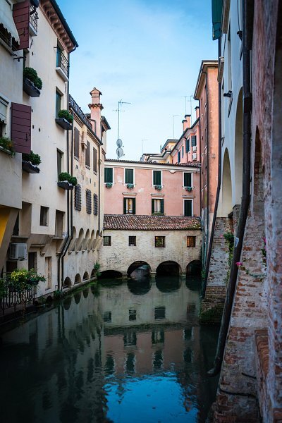 Why don't go out from crowded Venice, to enjoy a charming town? Come in Treviso