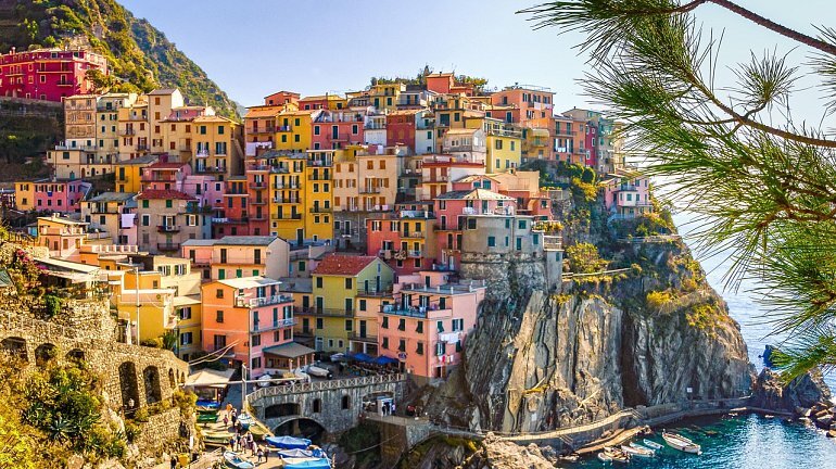 Sanremo and its famous neighborhood: Cinque Terre ❒ Tour Leader Italy